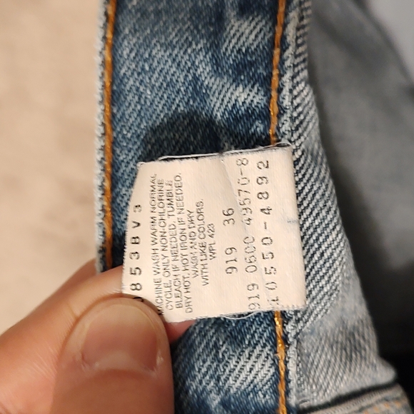 🥰EUC Levi's 550 Junior's Relaxed Fit, Medium Wash Denim Shorts, Regular Fly, 13 - Picture 10 of 10